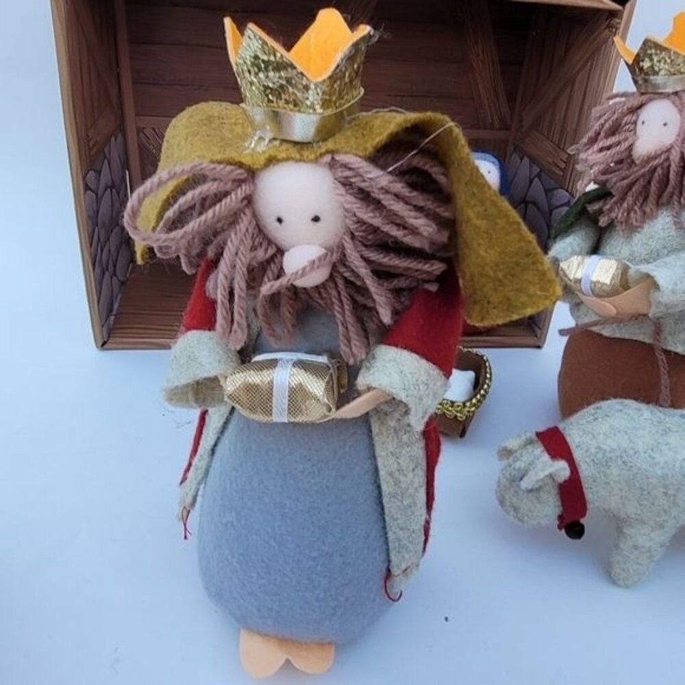 New Felt Nativity Christmas Home Decor Folk Art boutique Mary Joseph Jesus - Picture 3 of 10